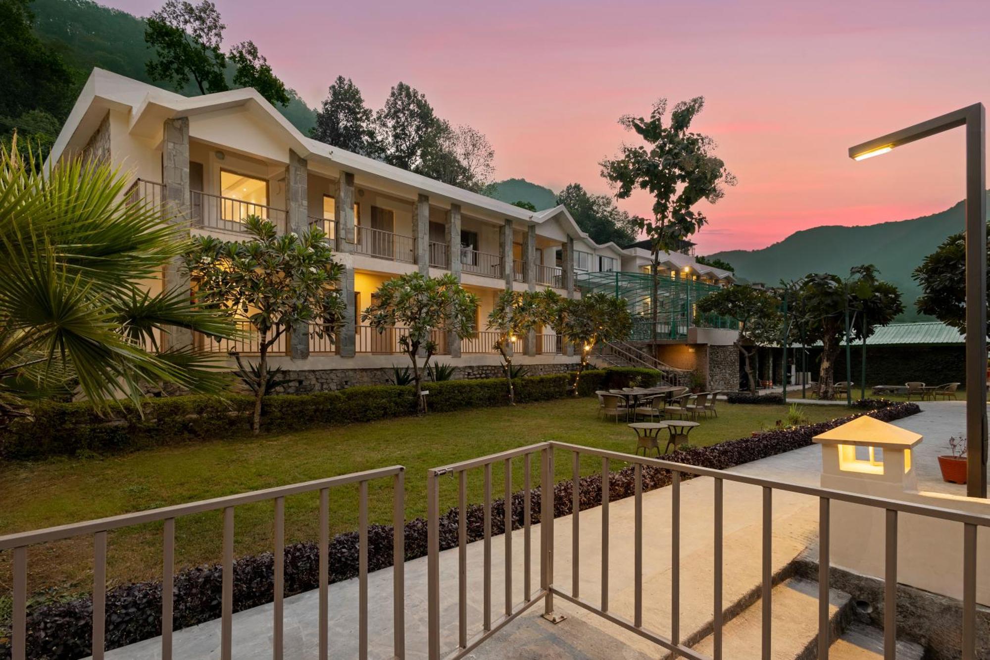 Sterling Corbett Garjia Exterior foto